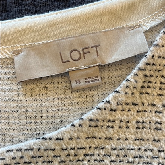 LOFT Cream Textured Mini Dress excellent condition size 14. Ruffle sleeves - Picture 4 of 6